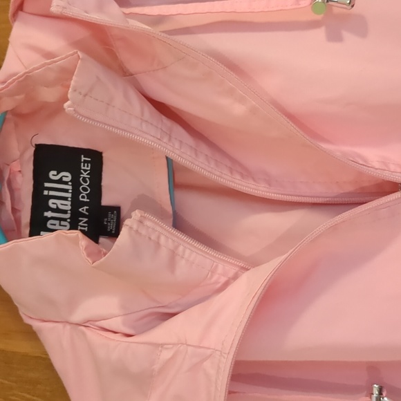 INTL d.e.t.a.i.l.s® parka in a pocket! - Picture 3 of 8